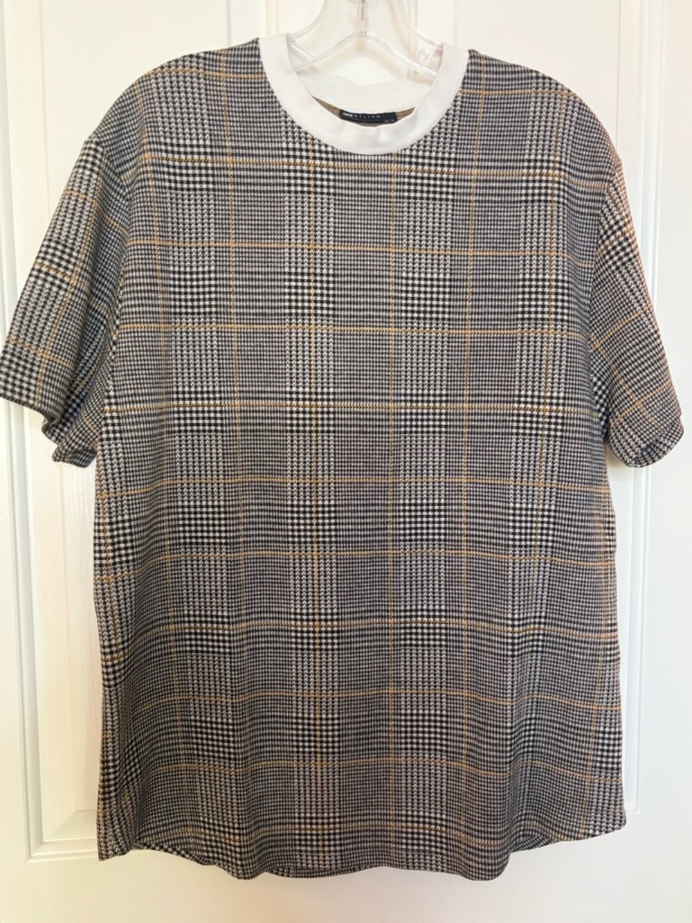 EUC ASOS Men’s Plaid Short Sleeve Crewneck Shirt with Off White Collar Size M
